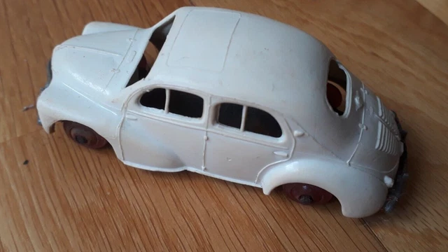NOREV Renault 4CV Plastique à Friction 1/43 - RARE - A RESTAURER
