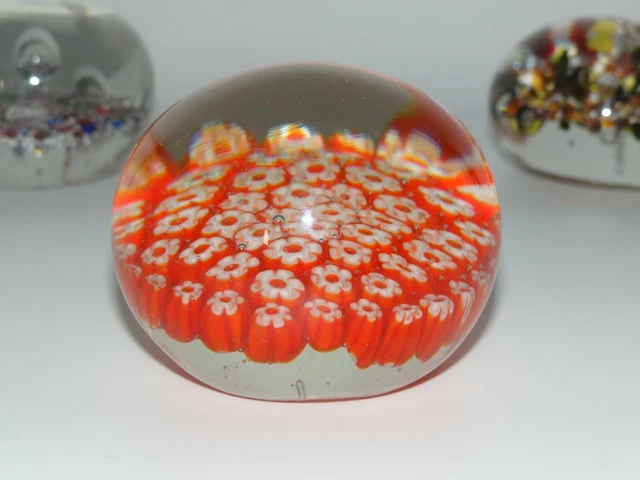 Beau Presse Papier Sulfure Millefiori Rouge Paper Weight