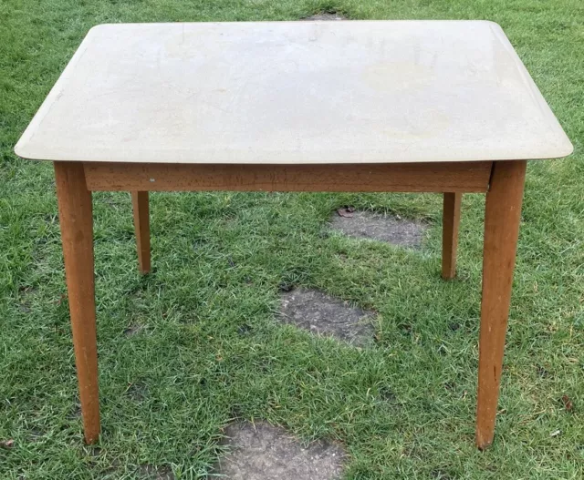 RETRO, MID-CENTURY FORMICA TOPPED KITCHEN TABLE. Flat Pack. Nice and Compact.