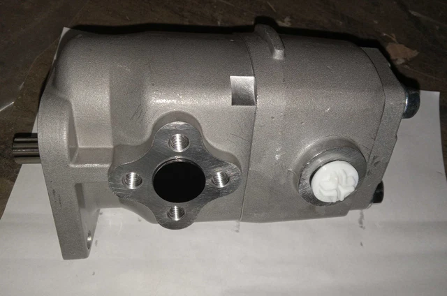 Hydraulic Pump 31351-76300 For Kubota L2950 L2250 L2850 L3450 L3250 L3650 Series