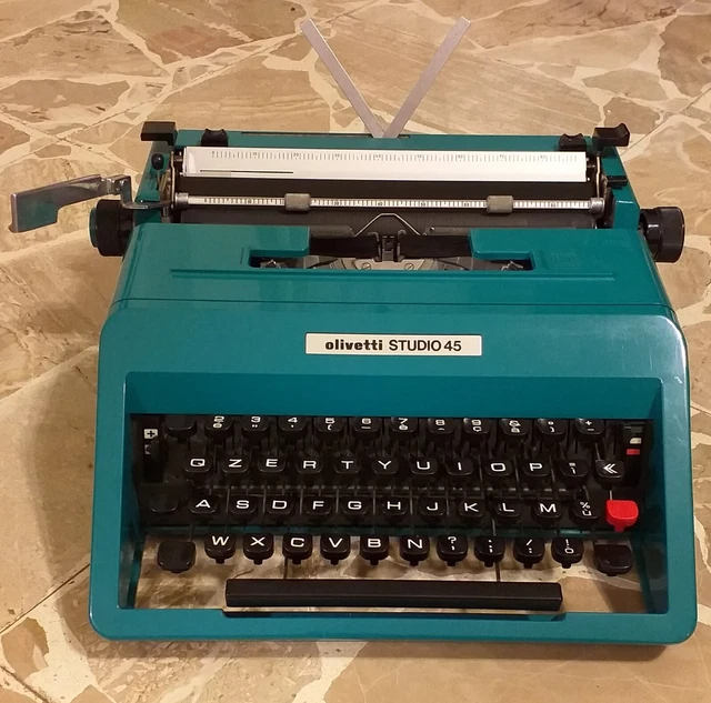 Macchina per scrivere Olivetti Studio 45 con valigetta originale