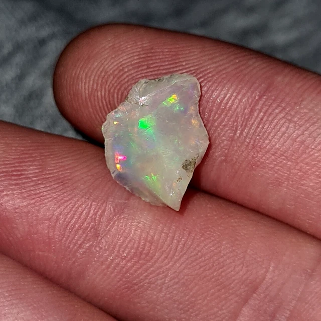 Rough Ethiopian OPAL 4.35Cts AAA+ Natural rough Gemstone For Shaping/jewelry