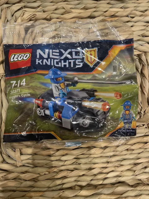 LEGO NEXO KNIGHTS Set  (30371) Knights Cycle New & Sealed Includes Royal Soldier