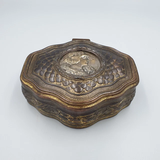 BOITE A BIJOUX REGULE DORE MEDAILLON PROFIL DE FEMME ART NOUVEAU SIGNE AB XIXe