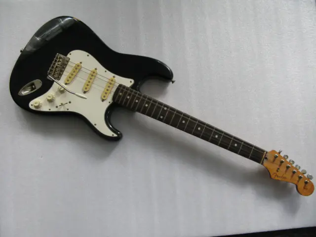 Fender Stratocaster, Sqire Serie , made in Japan, synchronized tremolo