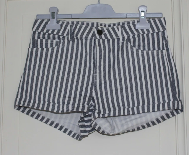 Short H&M Noir Avec Dentelle - Taille 36/38 - Neuf Sans étiquettes - Style Bermuda