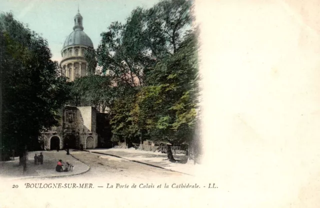 CPA 62 - BOULOGNE SUR MER  (Pas de C.) - 20. La Porte de Calais et la Cathédrale