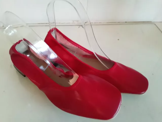 https://www.picclickimg.com/NqAAAOSwx-tiRlkk/Vintage-GSP-Foldable-Shoes-Sz-7M-Red-Leather.webp