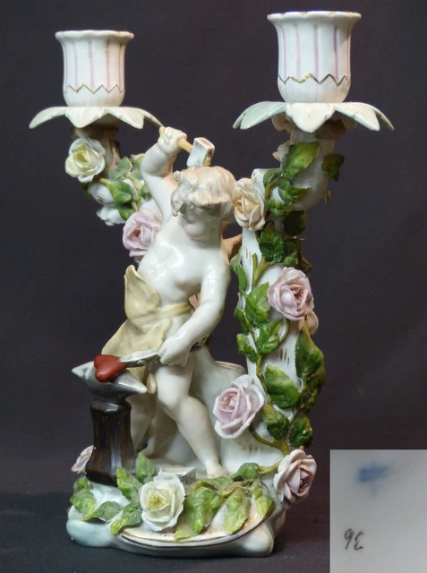 LOT DE DEUX bougeoirs angelot chérubin en bronze ou laiton a identifié