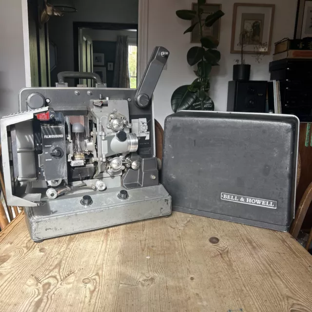 Vintage Bell & Howell 641 Autoload Focus 16mm Filmsound Film Movie Projector