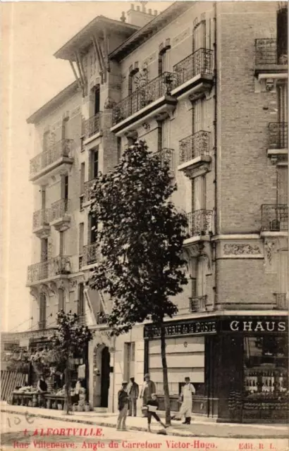 CPA ALFORTVILLE Rue Villeneuve Angle du Cf Victor-Hugo (569766)