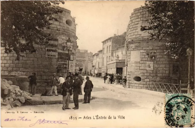 CPA ARLES L'Entree de la Ville (1290489)