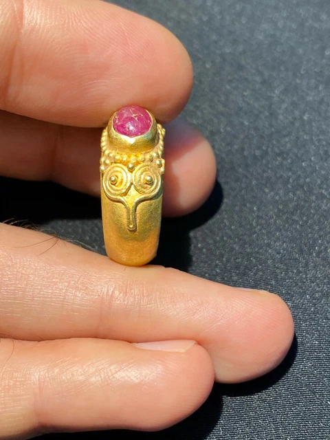 Ancient Gold ring from south east Asia with beautiful Ruby light stone 3