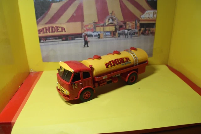 Miniature Camion Ford C598 1947 Cirque Pinder - Perfex 1/43 - Résine