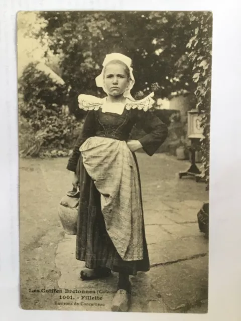 CPA Scène et type Costume et coiffure de Bretagne Fillette coiffe