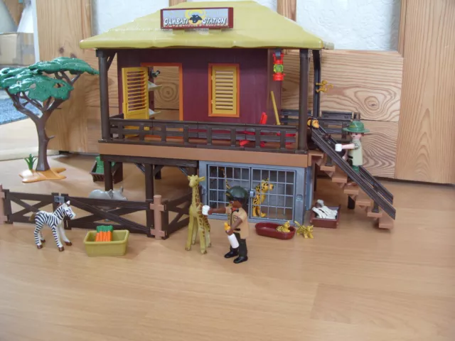 PLAYMOBIL 100 COMPLETE Set 4826 Oambati Wild Life Safari Care