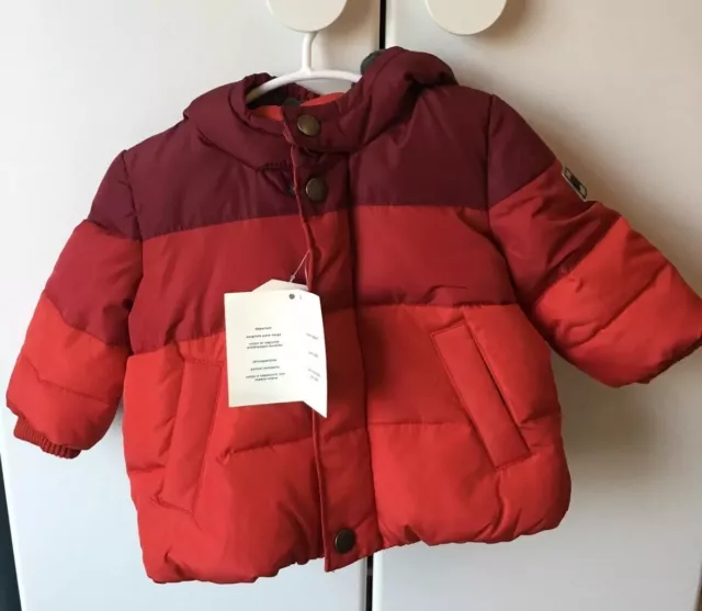 Veste rembourrée Baby Gap avec capuche. Taille 0-6 mois. Tout neuf avec étiquettes.