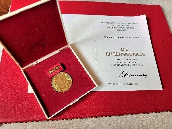 DDR MEDAILLE &DIE Ehrenmedaille zum 40. Jahrestag der DDR
