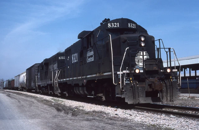 H: Original Slide IC Illinois Central GP10 #8321+1 w/Train - Springfield IL 1997