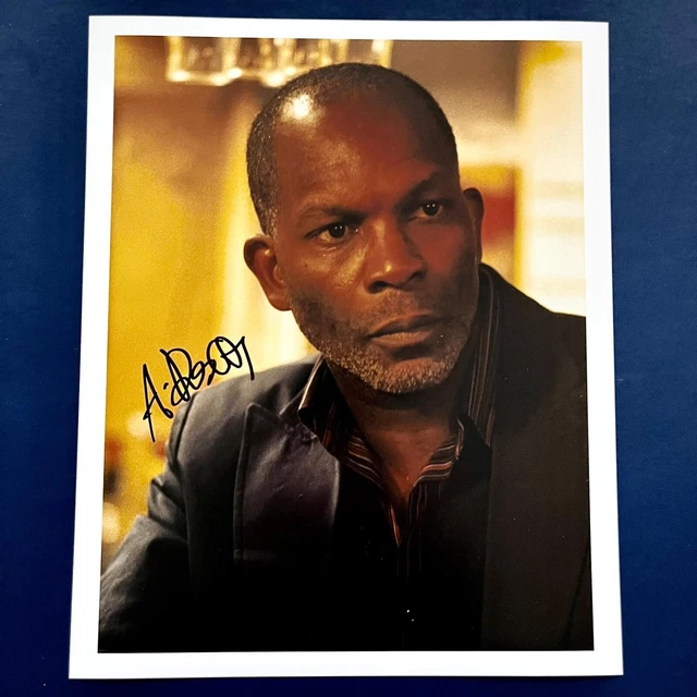 HWC Trading A4 Anthony Mackie Autogramm Foto - Signiertes Falcon MCU Fan Memorabilien