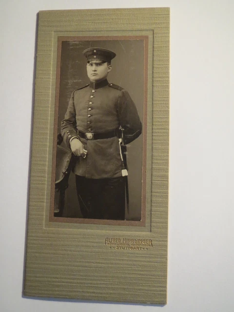 Stuttgart - stehender Soldat in Uniform - Portrait / KAB