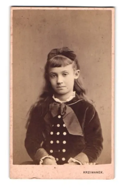 Photography Krziwanek, Vienna, Hofstallstr. 5th, Young Lady with Bow