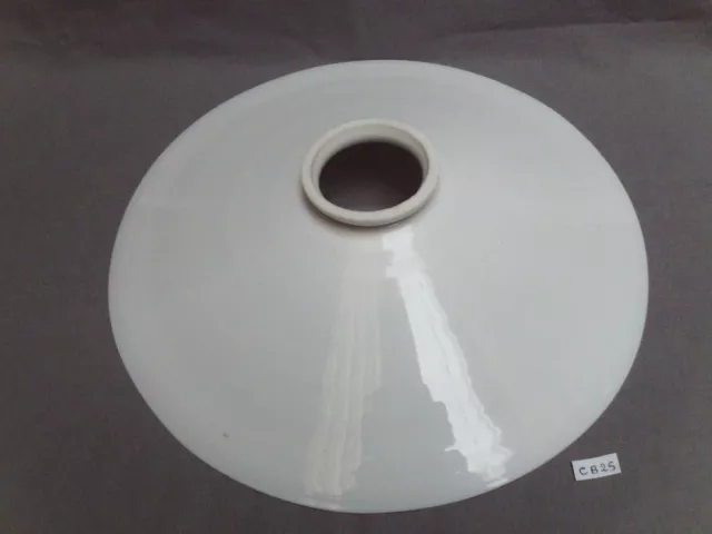 abat jour ancien en opaline blanche , Ø 25,6 cm, à collerette (CB25)