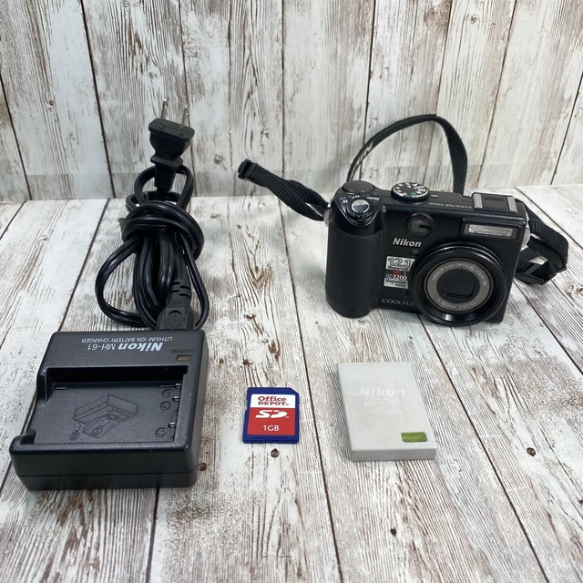 Nikon COOLPIX P5100 12.1MP Digital Camera Turns On Works READ Issues