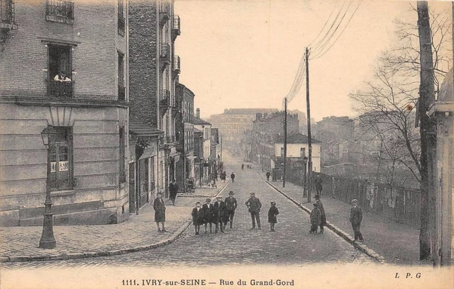 CPA 94 IVRY SUR SEINE RUE DU GRAND GORD (cliché pas courant