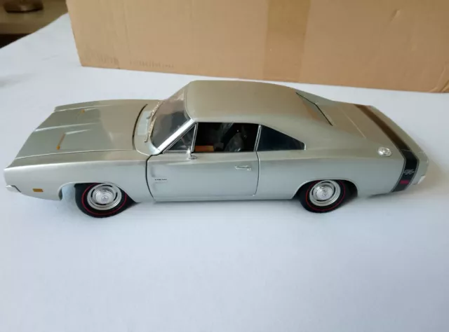 ERTL  Dodge Charger R/T  1969   1:18  - American Muscle - mit OVP