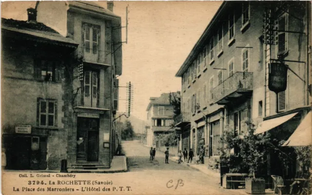 CPA AK La ROCHETTE - La Place des Marroniers - L'Hotel des P.T.T. (388299)