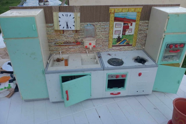 Ancienne Cuisine Dînette Fuchs - Tôle Et Plastique - Fabriquée En Allemagne De L'Ouest