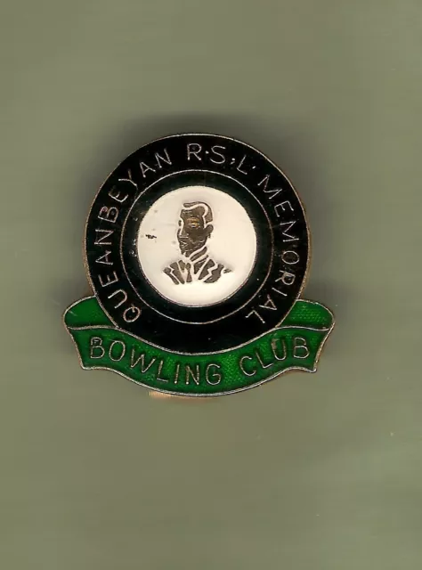 #D247. Queanbeyan Rsl Memorial   Bowling  Club Lapel   Badge, Green Bottom