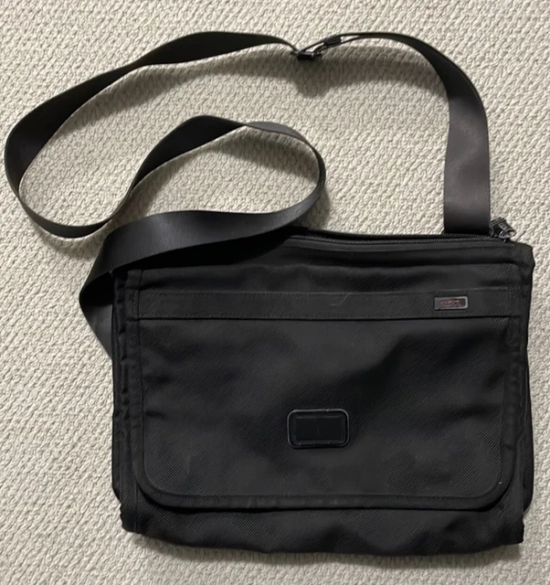 Tumi Alpha Black Nylon Ballistic Crossbody Sling Laptop Computer Bag 22112DH
