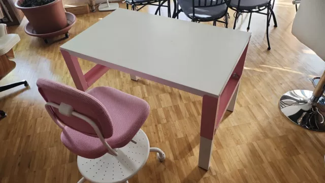 Ikea PÅHL Schreibtisch und VIMUND stuhl für Kinder