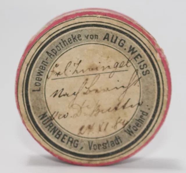 frühe antike Pappdose, Löwen Apotheke, Nürnberg dat. 1884, Medizin  #J842