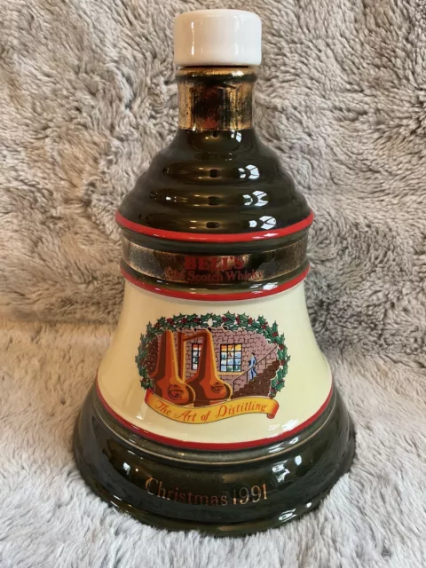 Collectable Vintage Wade Bells Old Scotch Whiskey Christmas 1991 Decanter Empty