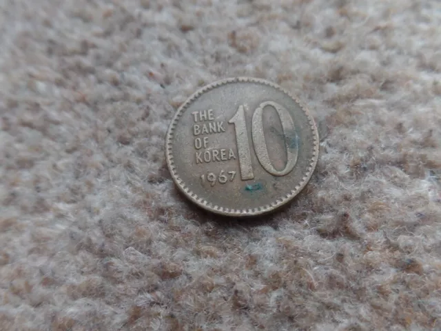 Very  Rare  Colectable  Republic South Korea  10 Won  Coin 1967  -  22.9mm