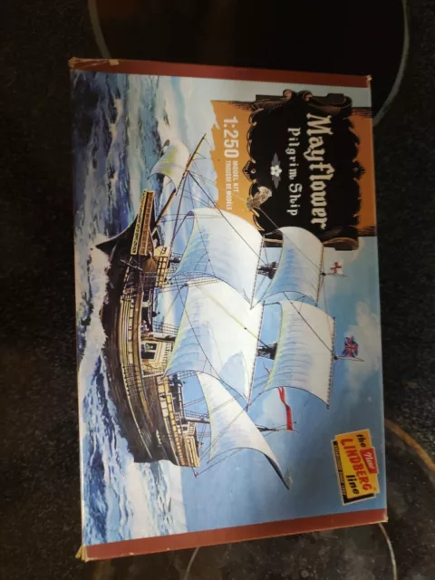 MAYFLOWER PILGRIM Ship Plastic Model Kit 1:250 New Lindberg Line NEW HL215/12