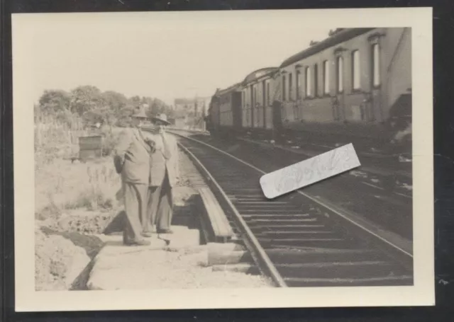 Euskirchen am Bahnhof  Gleise  Zug  altes  Foto 1953