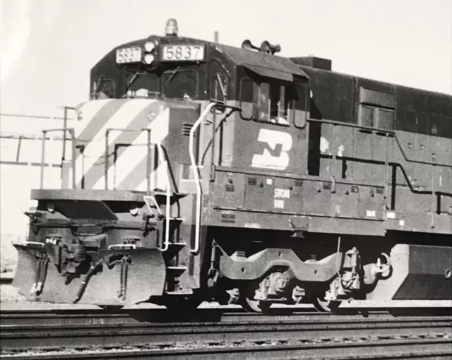 Burlington Northern Railroad BN #5837 U30C Locomotive Train Photo Aurora IL
