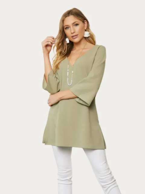 Bella Victoria Boutique NWT Women's V-Neck , 3/4 Sleeves Top