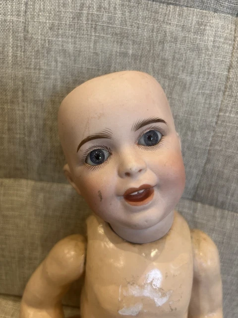 ANCIEN BÉBÉ de CARACTÈRE SFBJ en porcelaine et