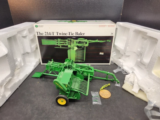 Ertl John Deere 214-T Twine-Tie Baler 1/16 Diecast #5770 Precision 11 circa 1997