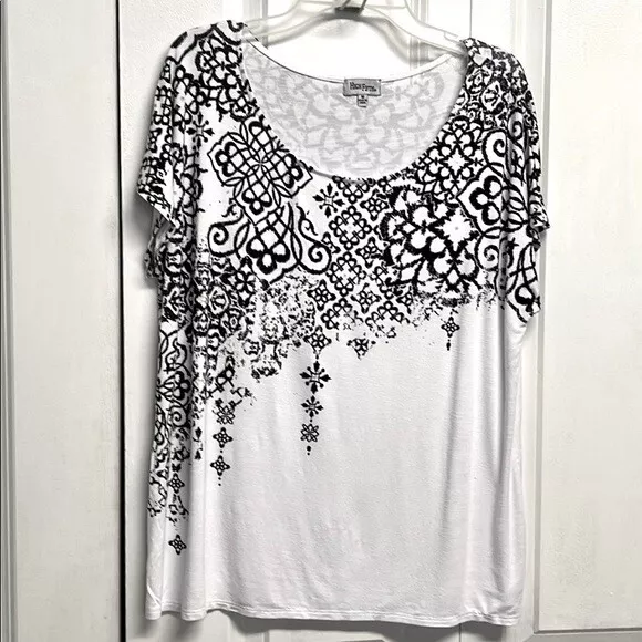 Camiseta High Fifth Negra Blanca Paisleys Estampado Rayón Elastizada Mangas Cortas M