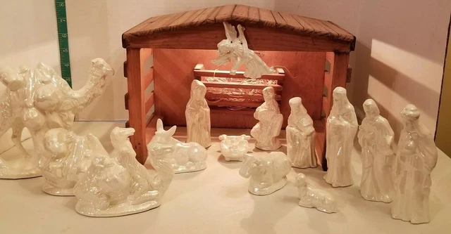 14-Pc White Irresdesnt Ceramic Large Mold Nativity Set and lighted Crest