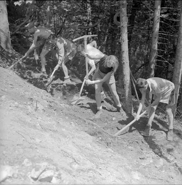 Isenfluh volunteers building access road to mountain village 1959 Old Photo