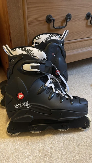 Pattins à Roulettes Agressifs KOBE SLEDGE – Taille UK 7 – ABEC 5 – Noir – Occasion