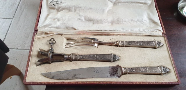 ENSEMBLE A DECOUPER LE GIGOT EN ARGENT FOURRE POINCON MINERVE MONOGRAMME ML - Vendu