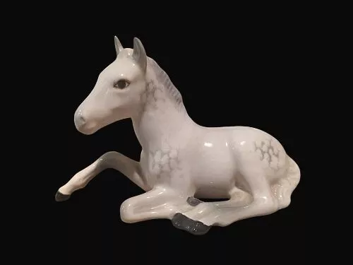 Lovely Beswick Dapple Grey Horse #915 Lying Foal